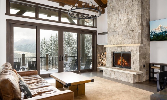Spanish Peaks Casa | Spend Summer in Big Sky! Spanish Peaks Home with Sweeping Views and Private Hot Tub