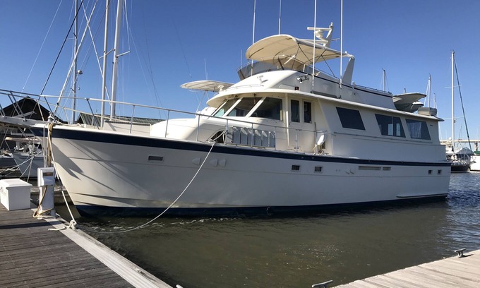 Downtown Charleston Alquiler De Eote | Pasar el fin de semana a bordo de su propio yate privado en Charleston histórico