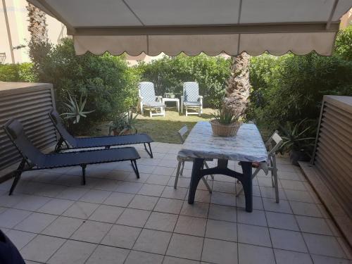 Ceriale Apartamento | Spiaggia Serena - con giardino e box a 10 mt dal mare