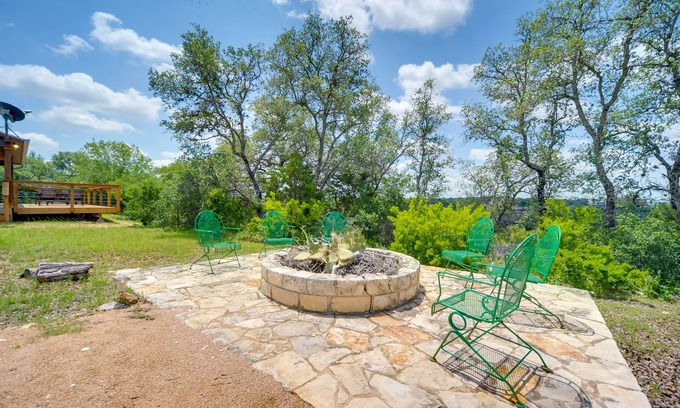 Paleface Homesteads Cabina | Spicewood Ranch Cabin w/ Deck, Barn Access!