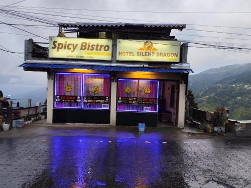 Darjeeling Casa | Spicy Bristo, Silent Dragon Inn