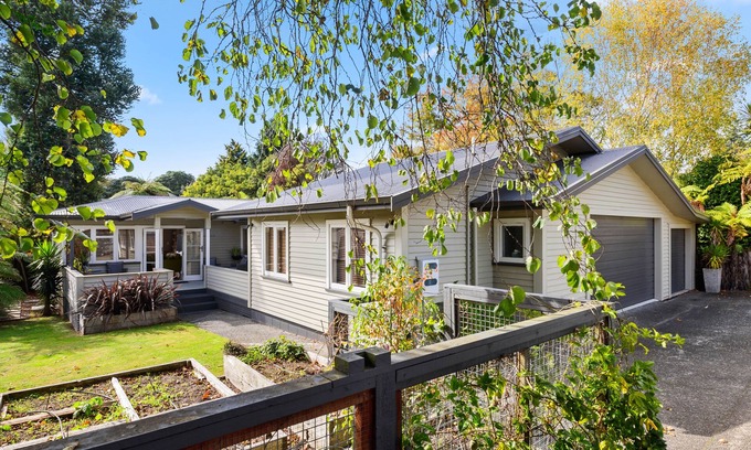 Lynmore Casa | SPIN AT REDWOODS MUCH LOVED LYNMORE HOME A STONE'S THROW FROM REDWOOD FOREST