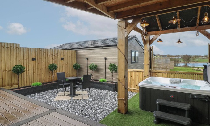 Swadlincote Cabaña | SPINDLE, pet friendly, with hot tub in Donisthorpe
