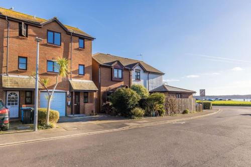 Poole Casa | Spinnaker House-with Tesla Electric Charging Point