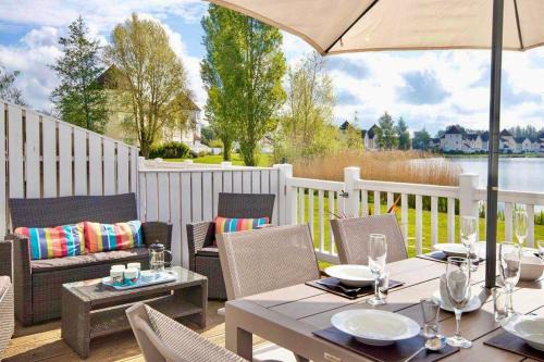 South Cerney Cabina | Spinnaker Lodge · Cotswolds Lakeside Home