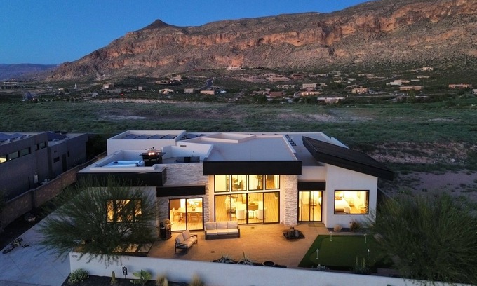 Hurricane Casa | SPIRAL at Copper Rock! Sleeps 14!!