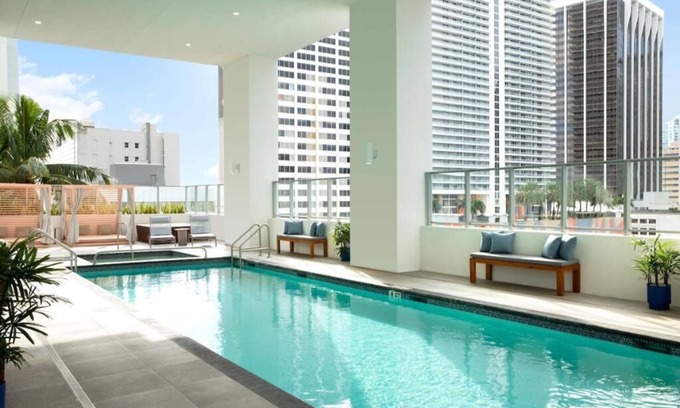 Downtown Miami Hotel | Splash into Downtown Miami with tech-led smart stays & sunset drinks by the pool