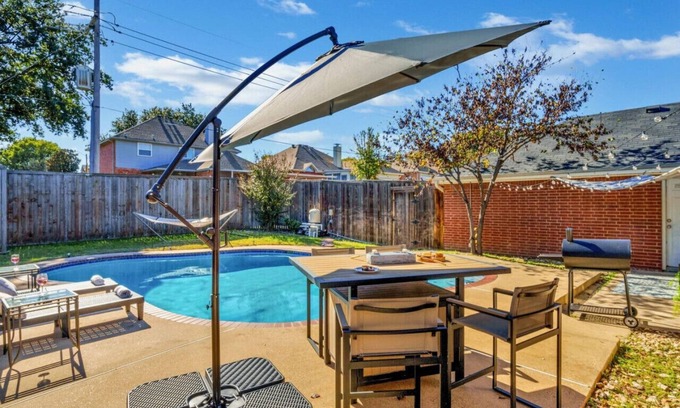 Lewisville Casa | Splash & Play Hideaway: Pool House + Game Room/Gym