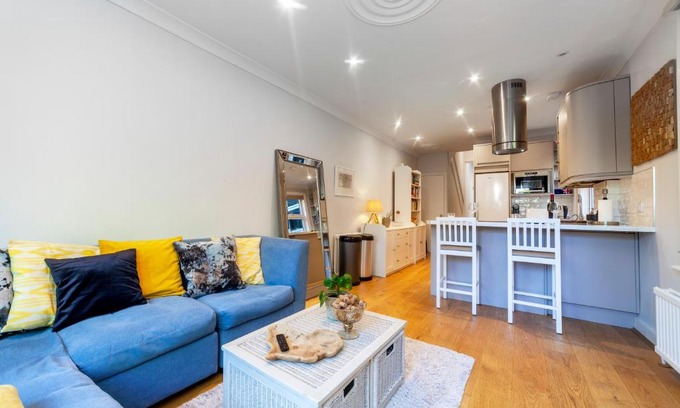 Hammersmith and Fulham Apartamento | Splendid 2BR wprivate gdn, Fulham