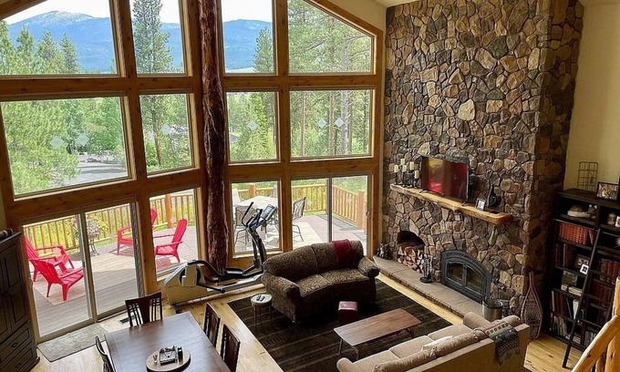 New Meadows Casa | Splendid and Comfortable Retreat in Meadows Valley. Views of Brundage Mountain.