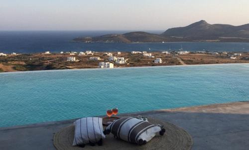 Antiparos Villa | Splendid Antiparos Villa 2 Bedrooms Villa Zeus Beautiful Sea Views & Private Infinity Pool Agios Georgios