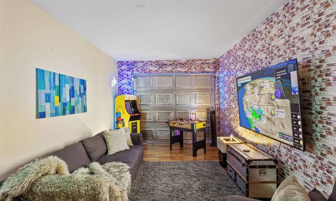 Menlo Park Casa | Splendid Bungalow w Game Room near Stanford Meta IKEA in Menlo Park