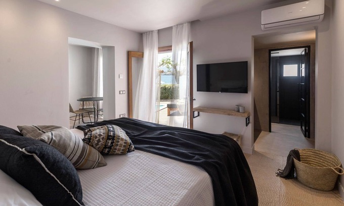 Agios Nikolaos Villa | Splendid Crete Hotel | Villa Paradiso | 1 Bedroom | Large Terrace with Private Pool | Panoramic Sea Views | Perfect for Couples Getaway | Agios Nikolaos