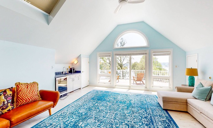 Parole Casa | Splendid home w/private pool, fire pit, several decks & balconies
