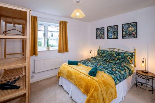 Bradley Stoke Casa | Splendid House Great Location to WAVE Surf & South West Water Park - Super Garden By StayStaycations