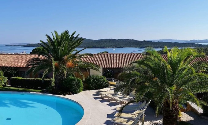 Porto Pozzo Apartamento | Espléndido apartamento con vistas al mar (N ° 12)