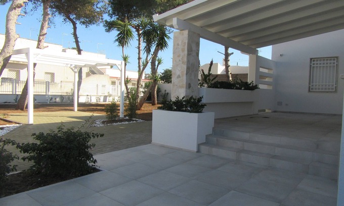 Torre Lapillo Villa | ESPLENDIDA VILLA CON PINETA A POCOS METROS DEL MAR