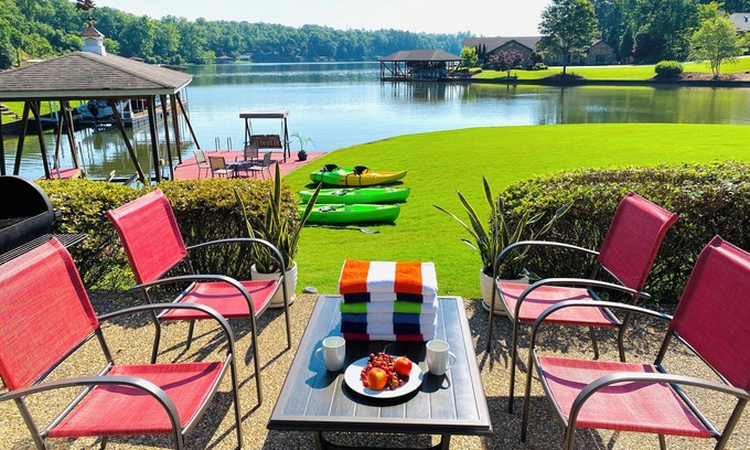 Hot Springs Village Casa | Spoil yourself with this beautiful Lake Balboa retreat