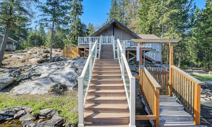Post Falls Cabina | Spokane River Access & Fire Pit: Post Falls Cabin