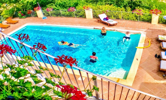 Spoleto Villa | SPOLETO SPLASH/SLEEPS 18-24/PRIVATE VILLAGE/EXCL POOL/SPOLETO 7 KMS/ROME 1 HR