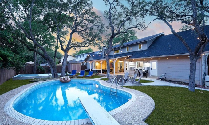 Vance Jackson Casa | Sportscourt & Pool! Indoor Slide~Games~ Family Fun
