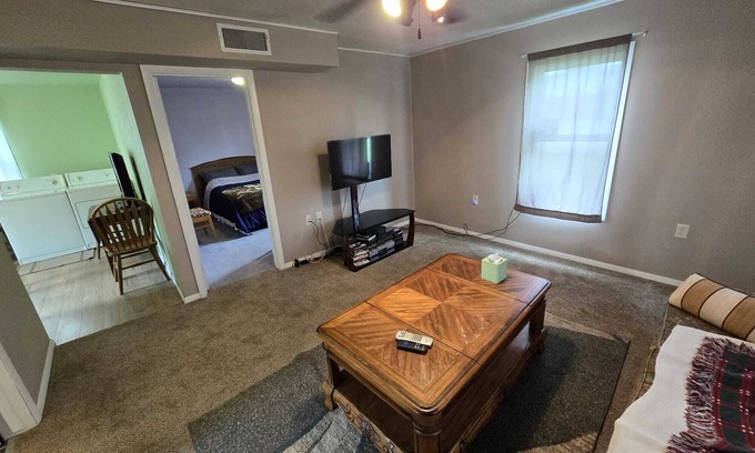 Steele Casa | Sportsman's HQ/Garage/Pet Friendly/W&D/EZ Access