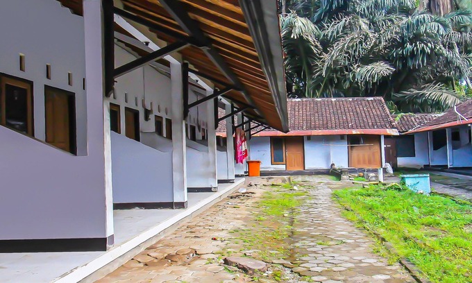 Kecamatan Janapria Hotel | SPOT ON 92507 Sukandi Homestay Near The Semeton Homestay