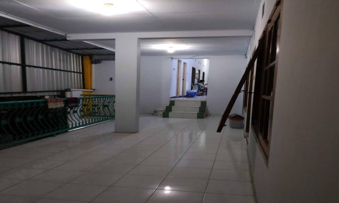 Dinoyo Hotel | SPOT ON 93621 Kost Bu Tutik Syariah