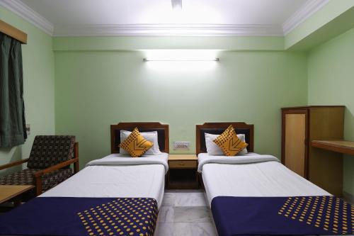 Vadodara Hotel | SPOT ON Hotel Hilltop