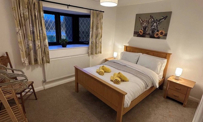 Keyingham Casa | Spotless 3 bedroom cottage newly refurbished comfortable country location with free parking