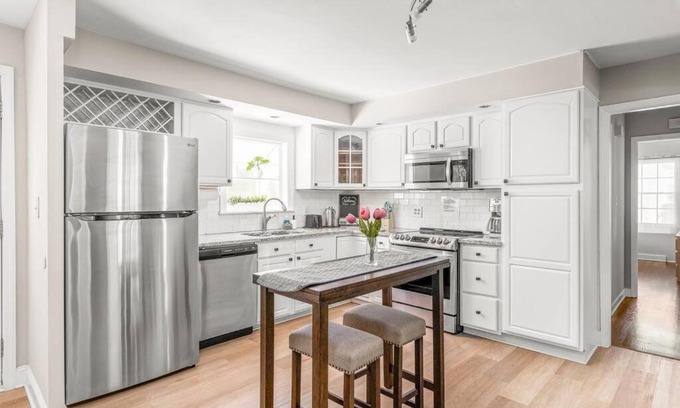 Charlotte Apartamento | Spotless 4BR near CLT Uptown, Fast Wi-Fi