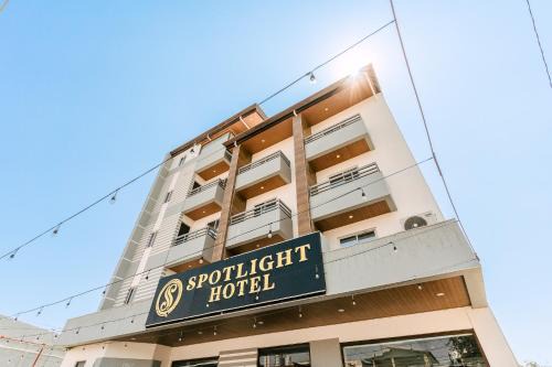 Lucap Hotel | Spotlight Hotel near Hundred Islands Wharf