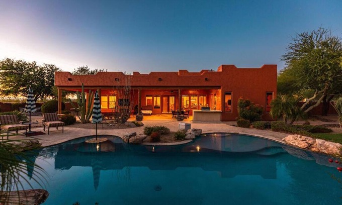 Desert Hills Casa | Sprawling Arizona Oasis w/Dream Backyard