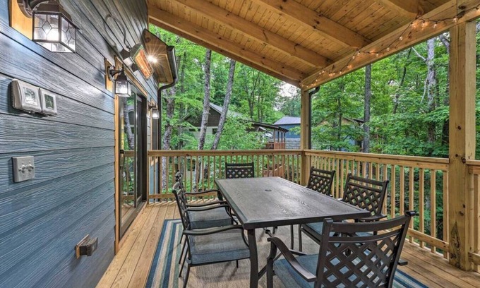 Boone Cabina | Sprawling Blowing Rock Escape with Theater and Hot Tub!