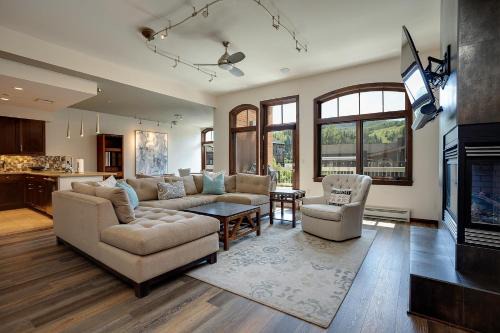 Downtown Steamboat Springs Casa | Sprawling Condo - Central Downtown - Resort 10-min
