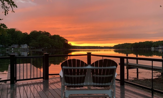 Findley Lake Casa | Extenuante Inn Histórico Con Frente al Lago! Reserve ahora para la próxima temporada de esquí!