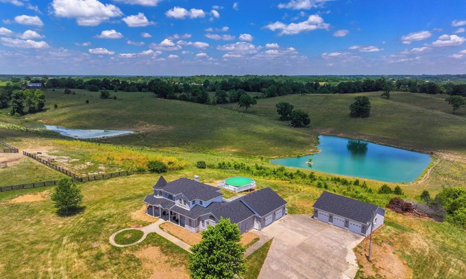 Berry Casa | Sprawling Kentucky Getaway w/ Private Pool!
