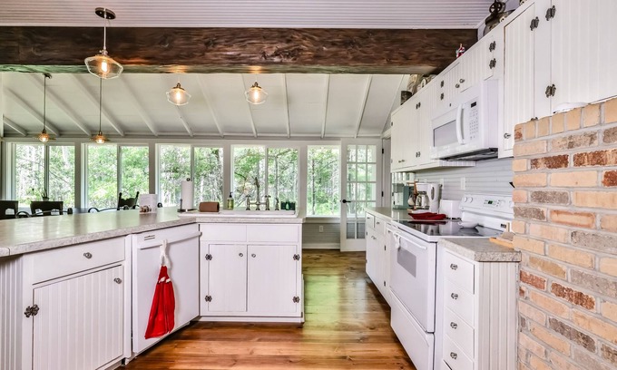 Minocqua Casa | Sprawling lakefront home with dock access, kayaks, firepit, and wood fireplace