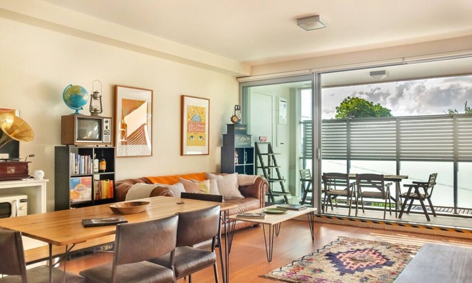 Newtown Apartamento | Sprawling Modern City Pad by Sydney Dreams