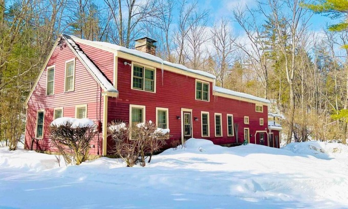 Andover Otro | Sprawling Riverbend Farmhouse Close to Mountains with Hot Tub