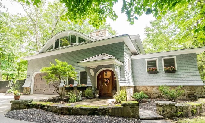 Greenfield Center Casa | Sprawling Saratoga Estate w/ Pool and Game Room (mins to Track)