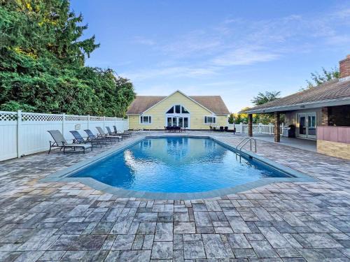 Shinnecock Hills Casa | Sprawling Southampton Home: Private Pool