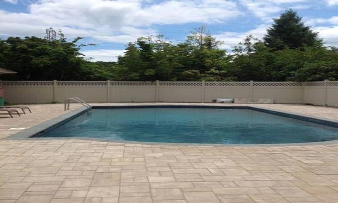 Shinnecock Hills Casa | Sprawling Southampton Home w Pool Jacuzzi Near Beach Town