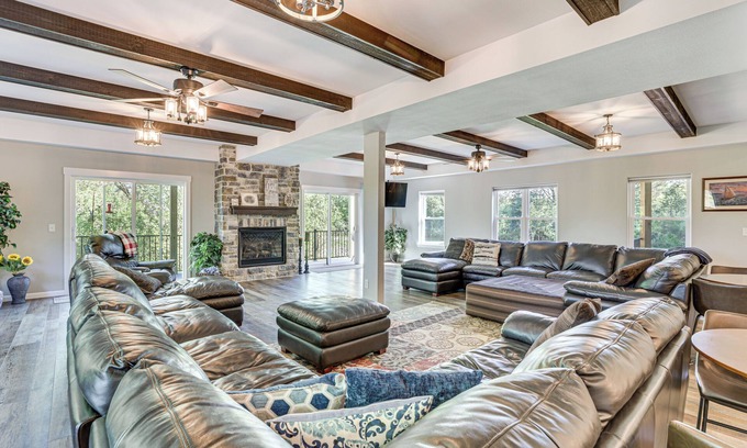 Wisconsin Dells Villa | Sprawling Wisconsin Dells Home w/ Deck & Fire Pit