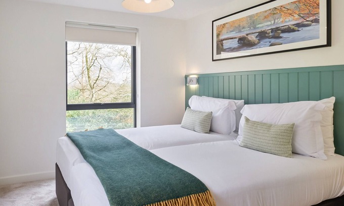 Chittlehamholt Cabina | Spread across two floors, this inviting 2-bedroom lodge promises a comfortable retreat for up to 4 g
