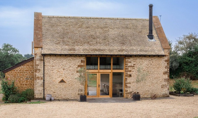 Hook Norton Casa | Spring Barn, Chipping Norton - sleeps 4 guests in 2 bedrooms