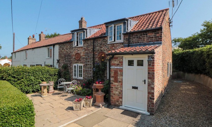 Scawton Cabaña | SPRING COTTAGE, family friendly, with a garden in Husthwaite