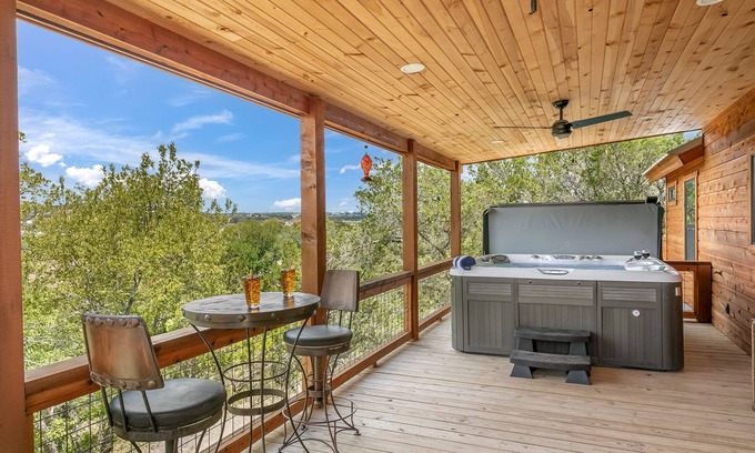 Fredericksburg Cabina | Spring Creek Casita at No Rancho Properties | Hot Tub | Hill Country Views & More