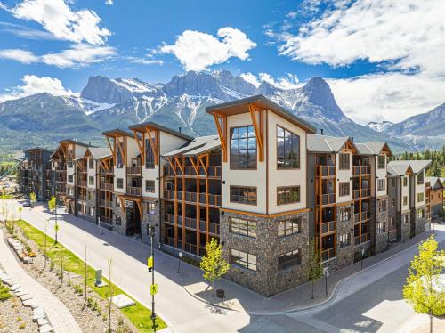 Canmore Apartamento | Spring Creek Spacious Luxury King One Bedroom plus Den at White Spruce Lodge