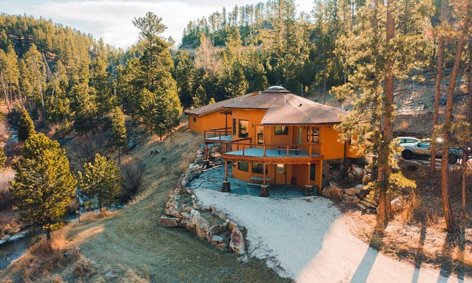 Hill City Cabina | Spring Creek Splendor. La ubicación perfecta. ¡A los niños de todas las edades les encanta aquí!